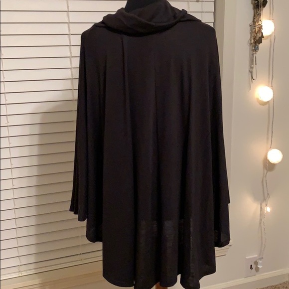 Poncho - Picture 5 of 5